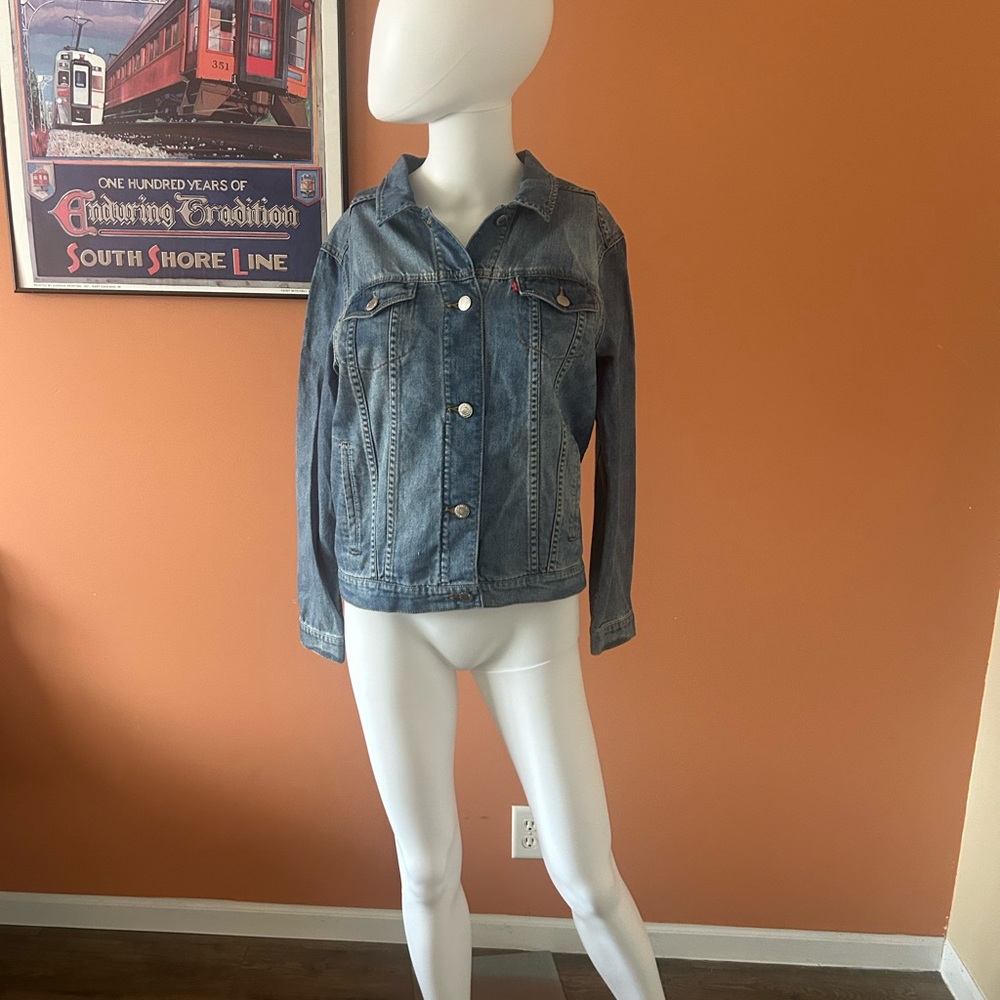 LEVI STRAUSS youth medium light wash jean jacket